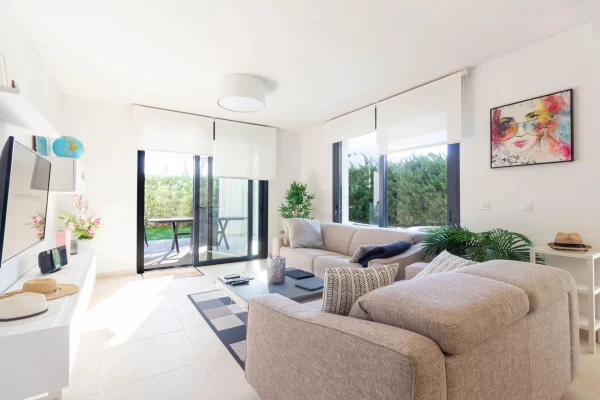 Vivir el Mediterráneo desde tu propia terraza privada, a solo 100 metros del mar