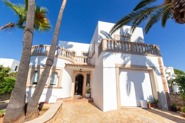 Vivienda unifamiliar con piscina y amplias terrazas en Cala d’Or